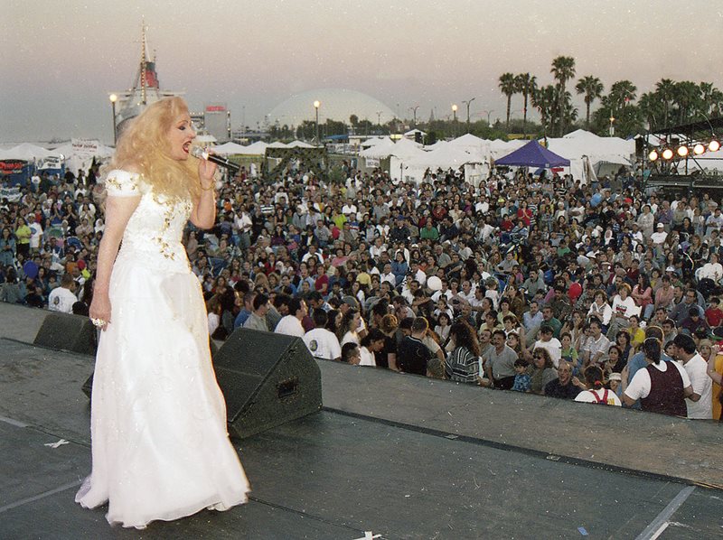 In 1998, Lebanese star Sabah performed at the Long Beach, California, International Friendship Festival.