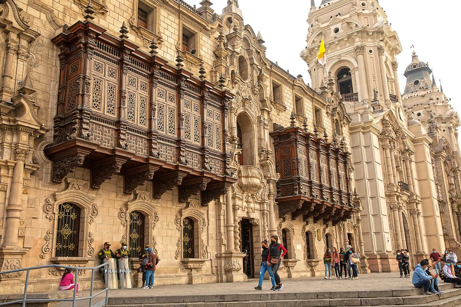 Framed within the colonial baroque facade of the Palace of the Archbishop, box balconies today help make the building one of Lima’s top tourist attractions and a recognition of the legacies of al-Andalus layered into Lima’s nearly 600-year history. 