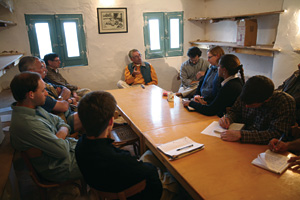 Archeologist Colin Hope gives a lecture on pottery to young archeologists visiting the DOP. 