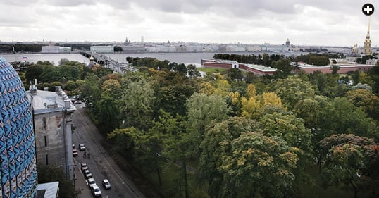 A park separates the mosque from the Neva River and, at far right, the Peter and Paul Cathedral, where the Romanov czars are buried. 
