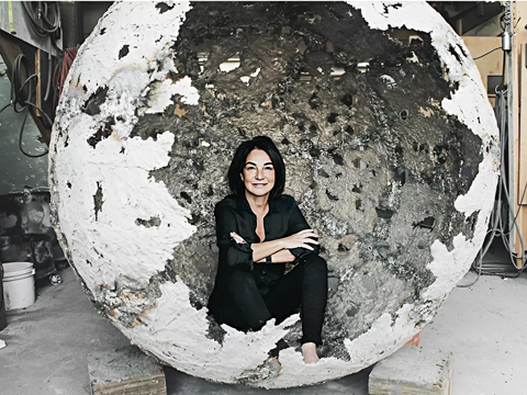 Sculptor Marie Khouri’s Message of Connection in Arabic Calligraphy Exhibition