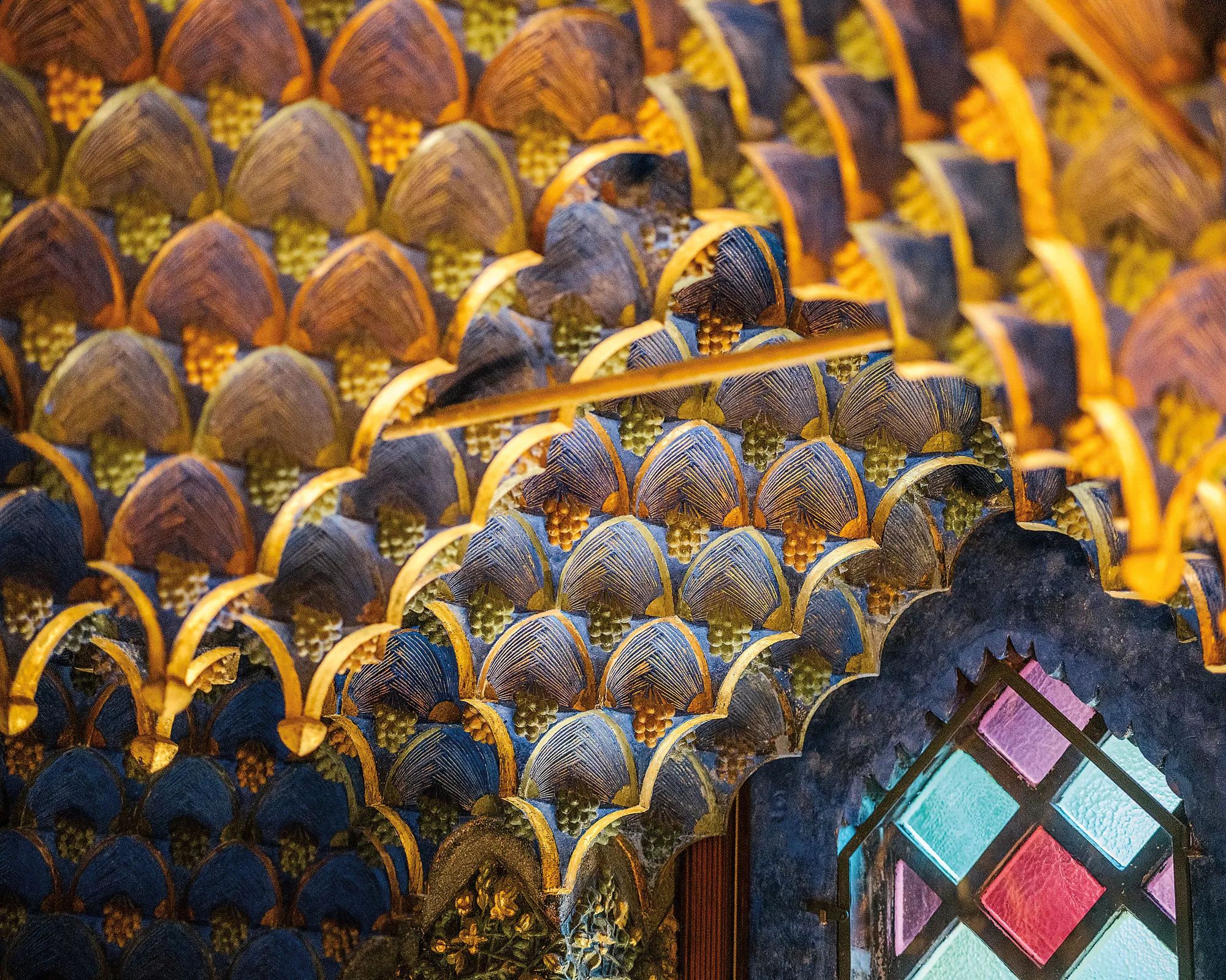 The ceiling of Casa Vicens' smoking room features muqarnas, the honeycomb-like decoration found in Islamic architecture. Gaudí's use of the form shows the recognizable Islamic influence in his early work.