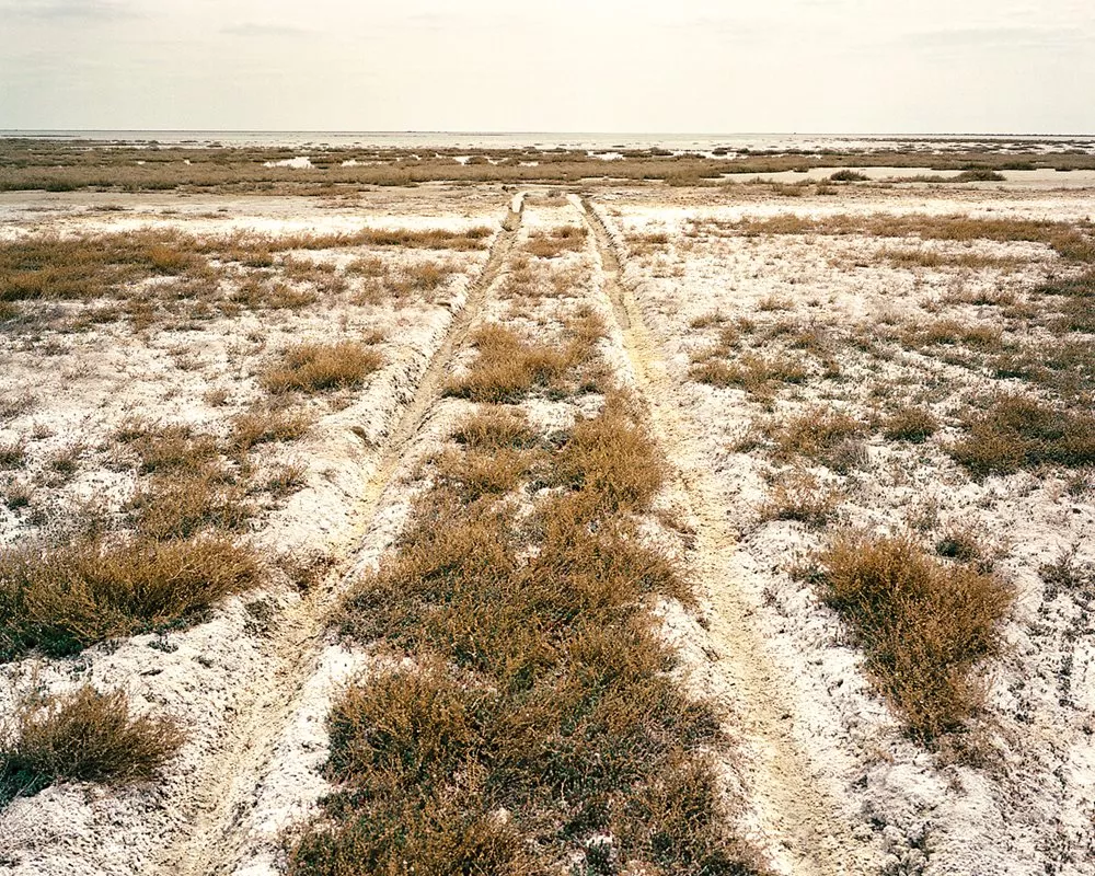 <p>Both North and South Aral Seas have shallow coastlines. At Aral, retreating waters stranded the formerly seaside town 100 kilometers inland; however, in the past decade, the waters have been returning. They now lie about 20 kilometers from Aral&mdash;and they are coming closer.</p>
