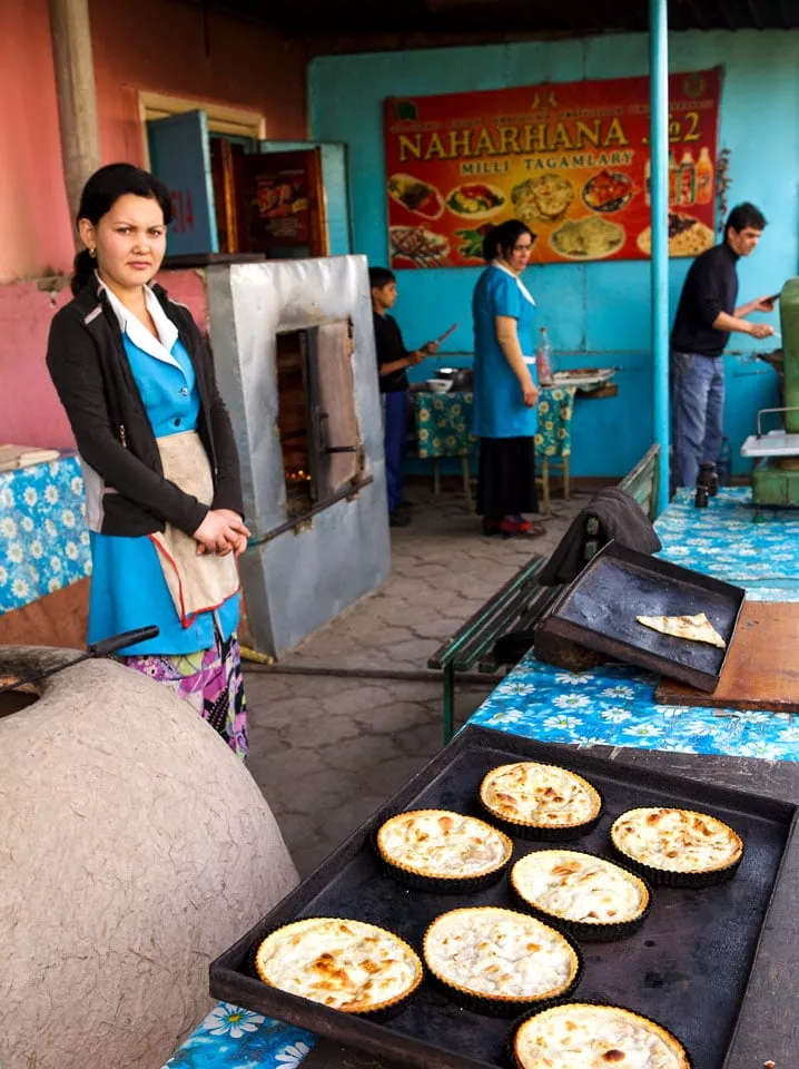 A café in the heart of Konye Urgench, demonstrates the continued popularity of floral motifs and turquoise blue&mdash;as well as fresh flatbread.