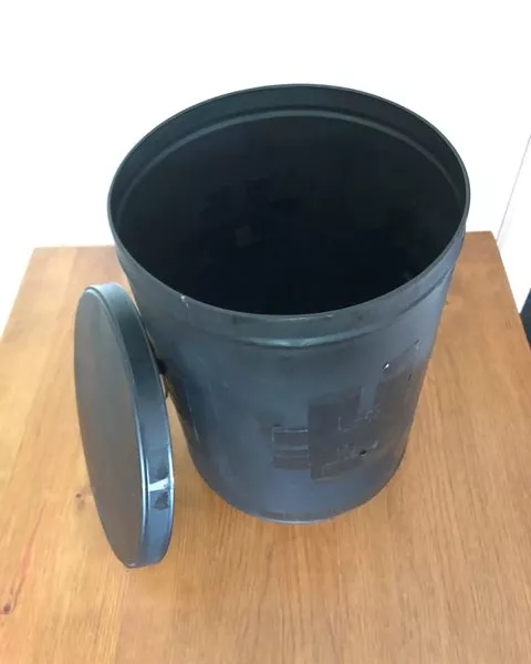 Pinhole camera paint can used to make the above image.