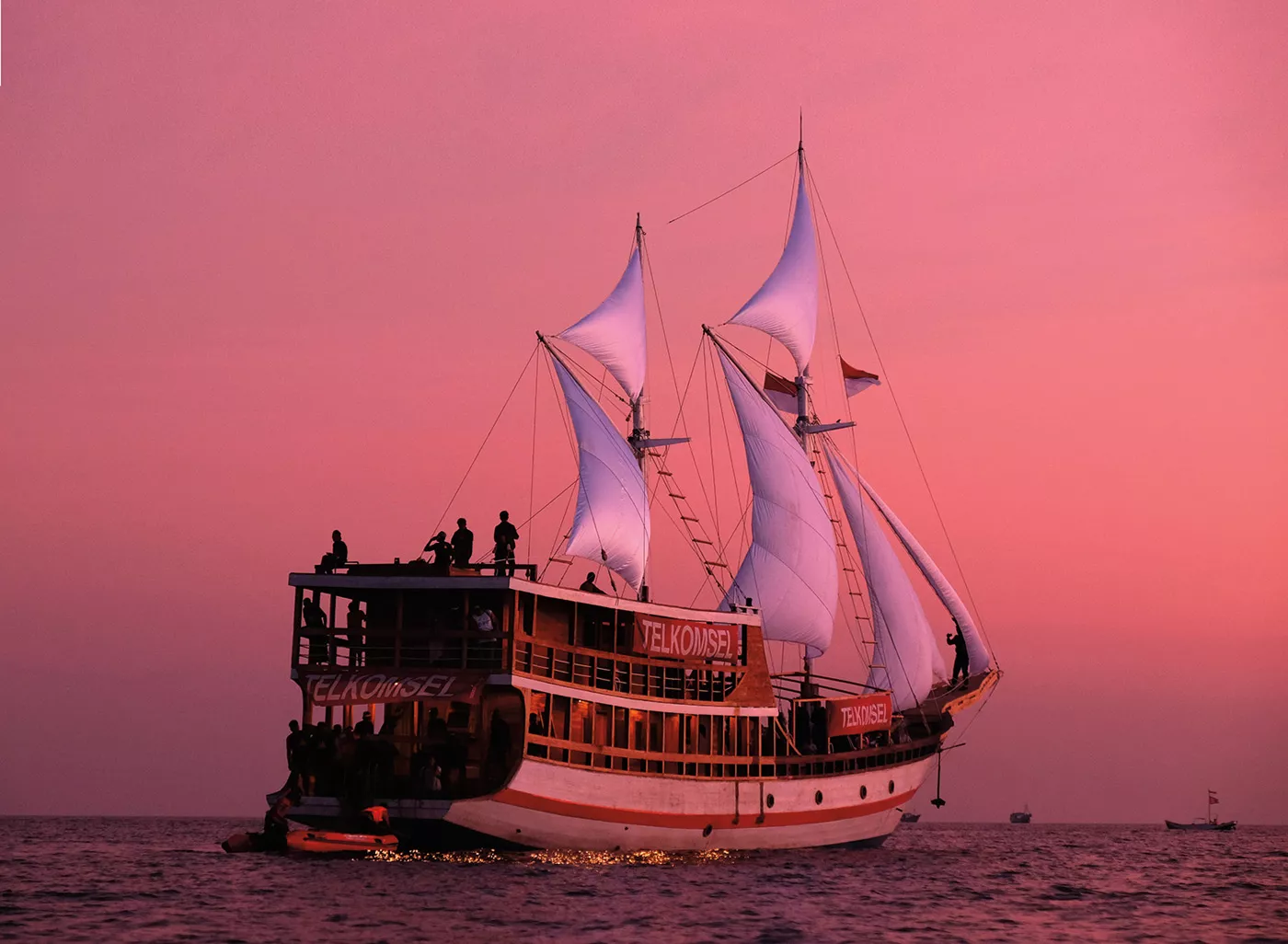 As part of the opening ceremonies of 2018 Asian Games, which hosted some 11,000 athletes from 45 Asian countries, a pinisi sailed the Games’ official flame to Tanah Beru, where along the beachfront shipyards, below right, another pinisi takes shape. &nbsp;