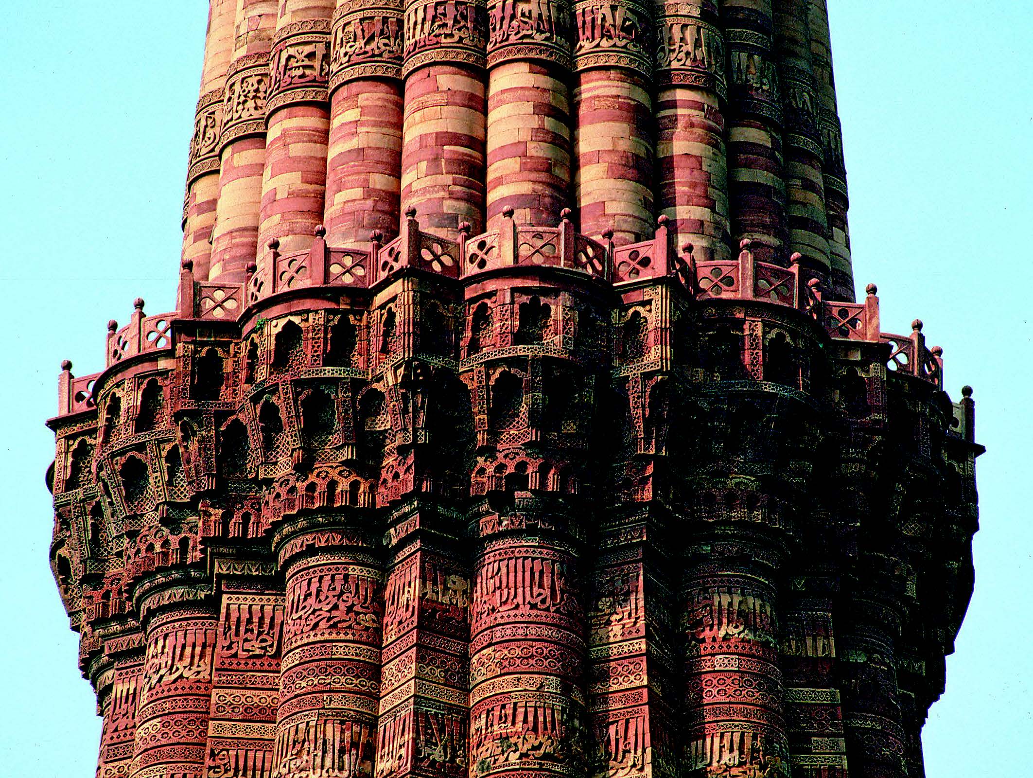DELHI, INDIA: QUTB MINAR Begun in 1199 CE and rising 72 meters over the Quwwat al-Islam mosque, the Qutb Minar was built by Delhi’s first Muslim rulers. They modeled this minaret on earlier examples built of brick in Afghanistan, here translated into the local red sandstone. The exquisitely detailed muqarnas supporting the first of the minaret’s four balconies combines a traditional Islamic form with Indian styles of masonry.