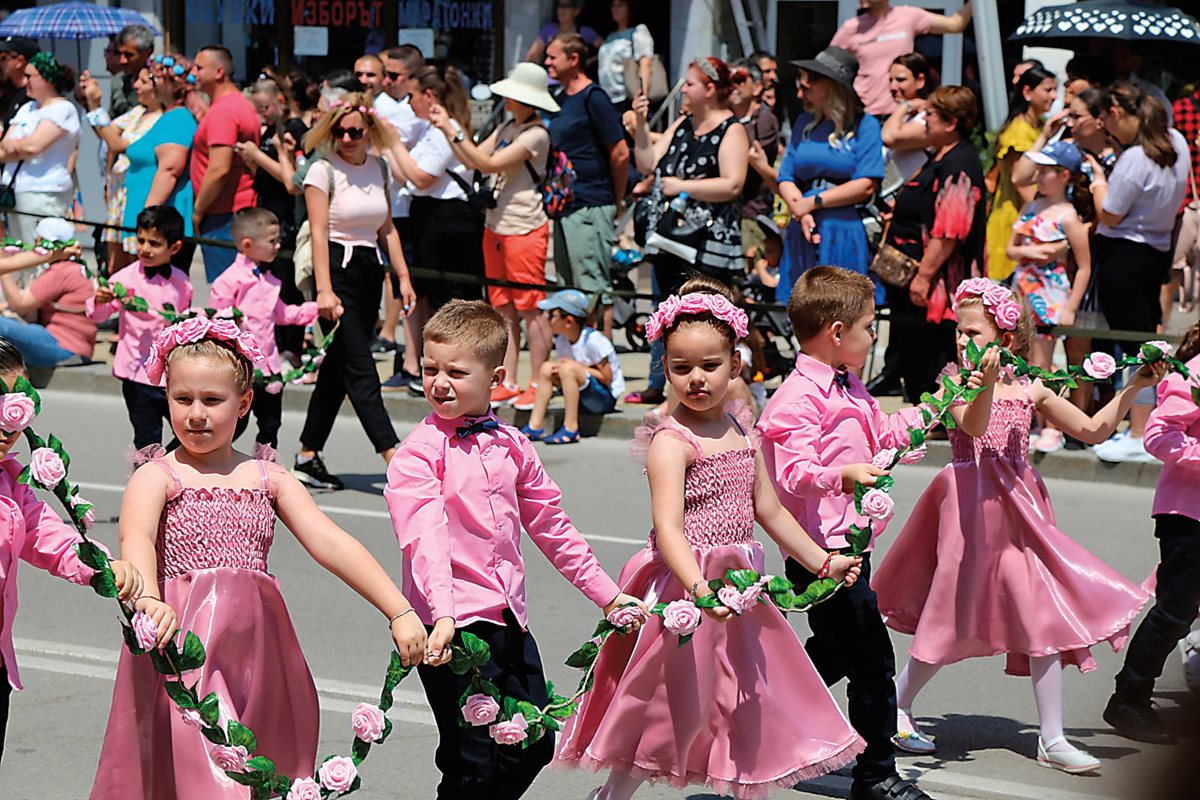 Since 1903 Kazanlak’s annual Rose Festival, held this year on June 5, celebrates the end of the rose harvest season and the community’s connection to the Damascus rose through traditional costume, dance, music, art workshops, commercial expos and the crowning of the rose queen.