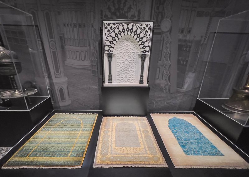 Contemporary works on display included a marble carving by Mohammed Siddique Bhati of India and a trio of prayer rugs by the Kerki Producer Group of Turquoise Mountain in Acha, Afghanistan.