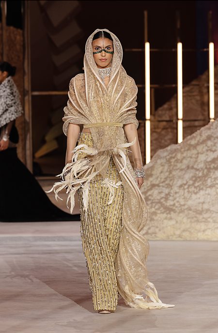 A model walks the runway of the Riyadh Fashion Show in another of Abid’s designs.