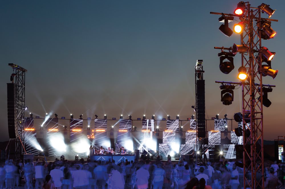 As night falls in El Gouna, a crew readies the Sandbox Festival&rsquo;s soundstage for a live performance by one of the festival&rsquo;s two dozen international artists, Italian electronic composer and instrumentalist Giorgia Angiulli.