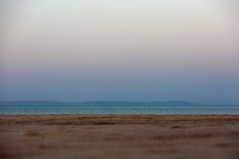 Mountain sunsets and flat sand beaches in El
Gouna set an elemental stage for the annual Sandbox Festival.
