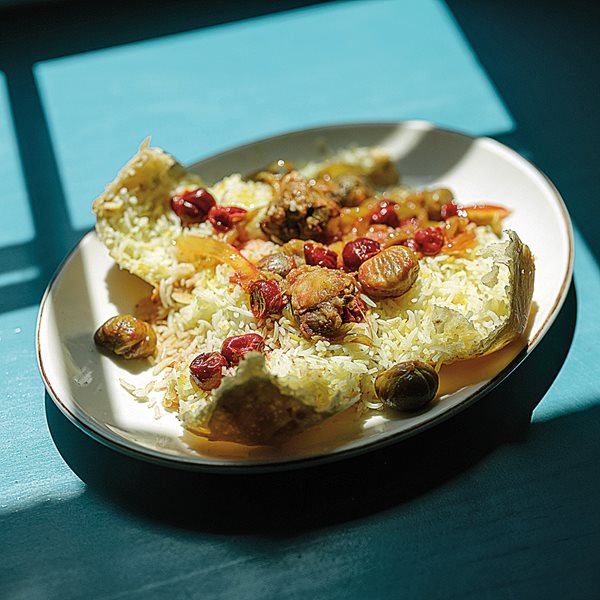 Nar Gugurma pilav is similar to Fisincan pilav. Instead of beef with walnuts and pomegranate molasses, chestnuts and cherries are ground with lamb meat and mixed with rice. 