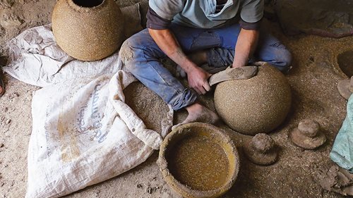Making a bukla in al-Nazla, Fayoum, Egypt