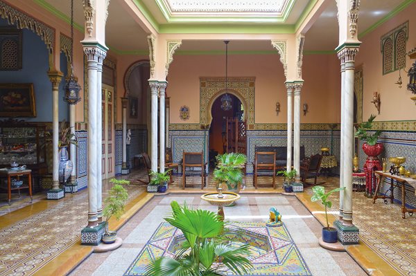 Among the several Alhambra-inspired, Moorish-style homes in the Manga district of Cartegena, Colombia, two of the most notable are Casa Román, which dates from 1919 to 1931.