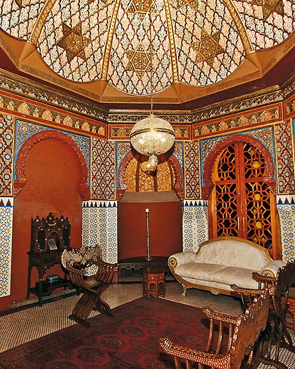 Decorated and furnished in “Alhambrismo” style, the 1922 Smokers’ Room in the Palacio de las Garzas (Heron’s Palace) in Panama City is part of the residence of Republic of Panama President Laurentino Cortizo. (Map H)
