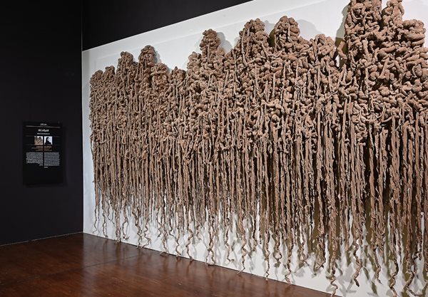 “Brotherhood,” by Zahra Alghamdi, uses fabric and clay to express both hardship and connection among the muhajirin, or migrants of the Hijrah, and the ansar, or helpers of the Prophet, on his safe arrival in Madinah.