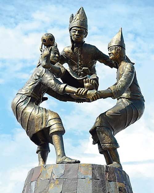 A sculpture in nearby Makassar celebrates the game’s history in Indonesian culture. In the mid-20th century, Indonesia standardized its rules and regulations to offer the first official tournaments.  
