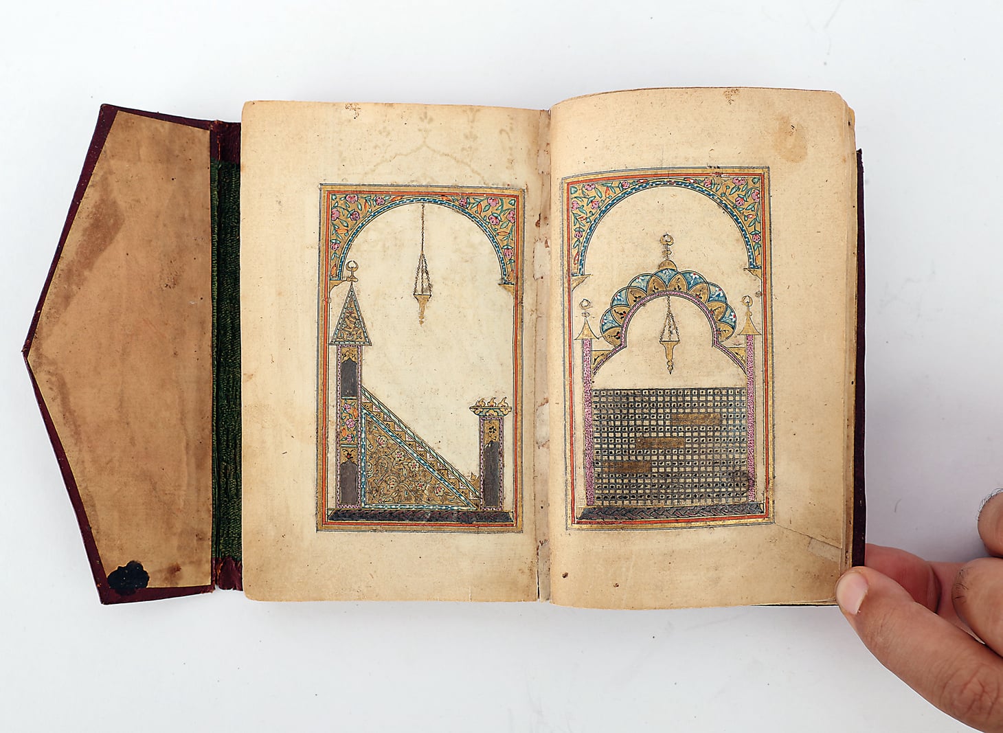 This small book of prayers opens with illustrations depicting the Prophet’s minbar (pulpit) and a wall screen inside the Prophet’s Mosque of Madinah, circa 1734 CE. 