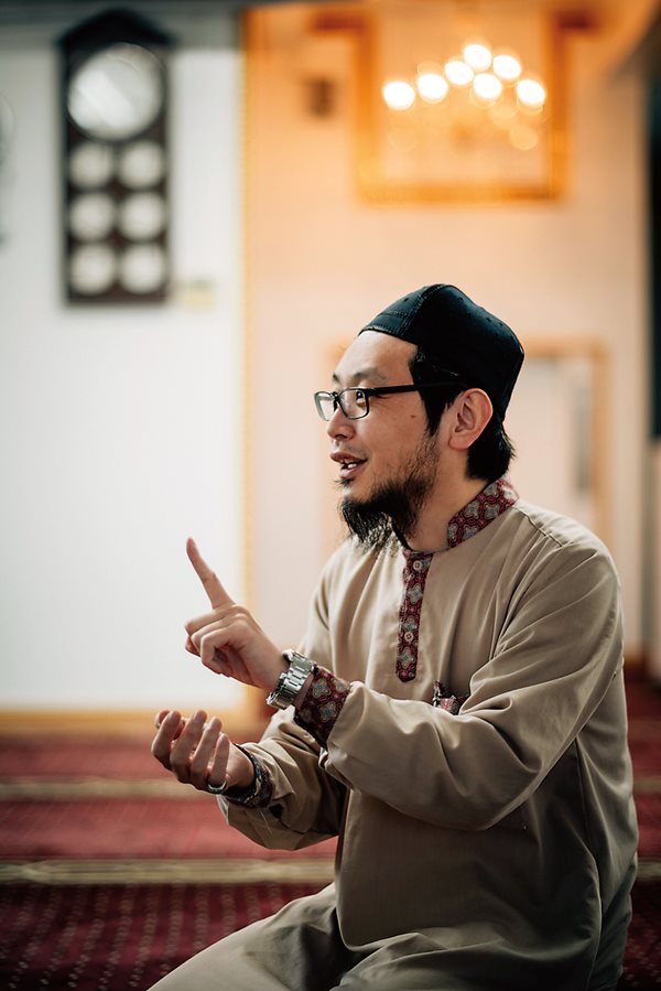 Abdullah Kobayashi was born and brought up in a traditional Japanese non-Muslim family in the Nagano mountains west of Tokyo, and now is the imam of Tokyo’s Dar al-Arqam mosque.