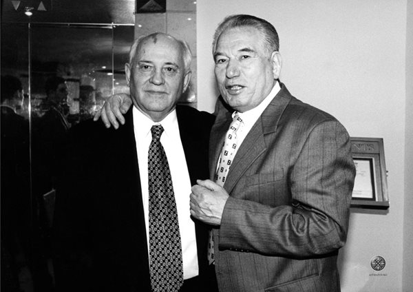 Aitmatov, at right, with Gorbachev, for whom Aitmatov was both a friend and advisor.