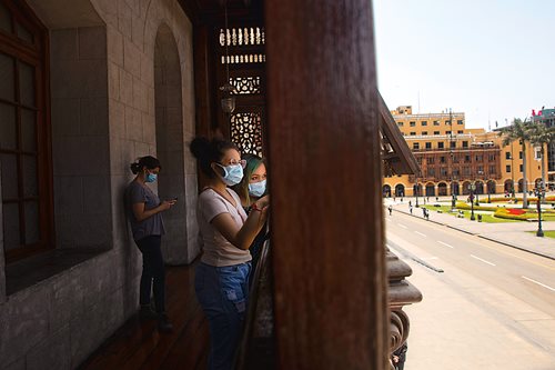 Visitors explore the balcony of the Palace of the Archbishop with its view of Jirón Carabaya and the Plaza de Armas. 