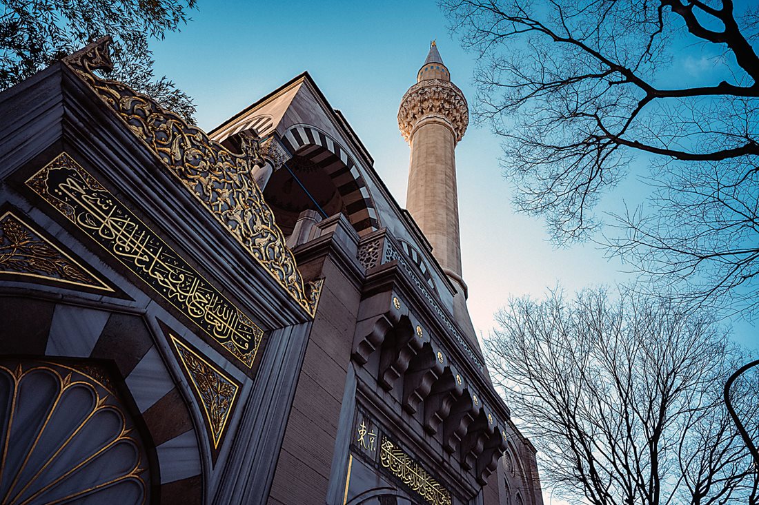 In Shibuya, Tokyo, lies the Tokyo Camii, an ornate building designed by Hilmi Şenalp. It touts Ottoman style with its slender minaret and 23-meter dome.