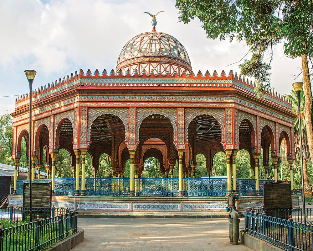 Built in 1884 to represent Mexico at the World Cotton and Industry Centennial Exhibition held in New Orleans, US, the Kiosk of Santa Maria la Ribera was called at the time “The Mexican Alhambra.” Now standing in a park in Mexico City, it inspired the construction of more than a dozen smaller neo-Arabic kioscos throughout Mexico.